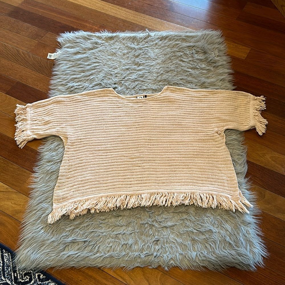 Anthropologie Akemi‎ and Kin smalllight pink Frenchmen fringed poncho